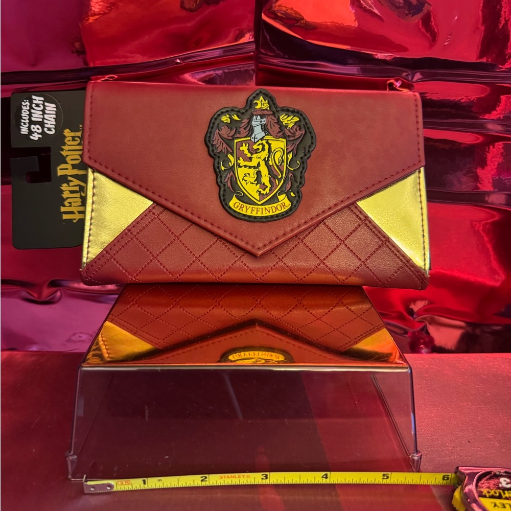 Bioworld Red and Gold Gryffindor Wallet with gold chain strap